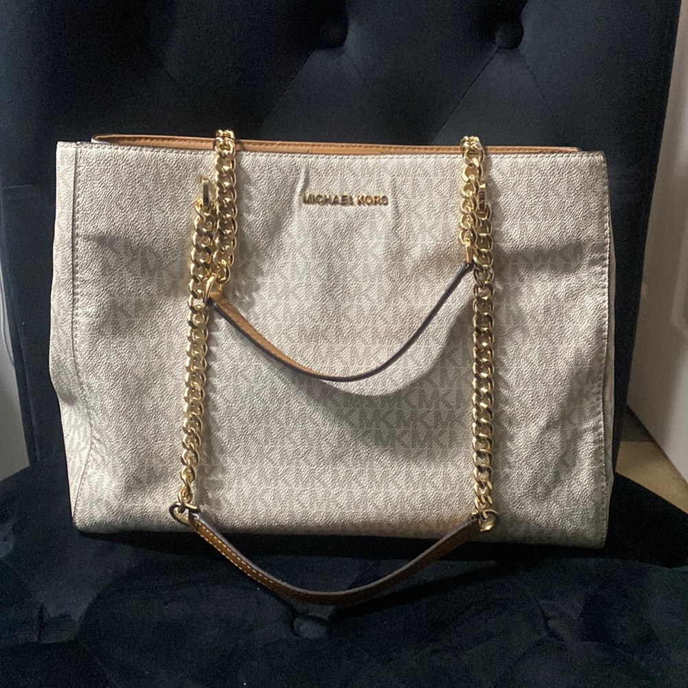 Crème Mk (Michael Kors) Purse Gently used